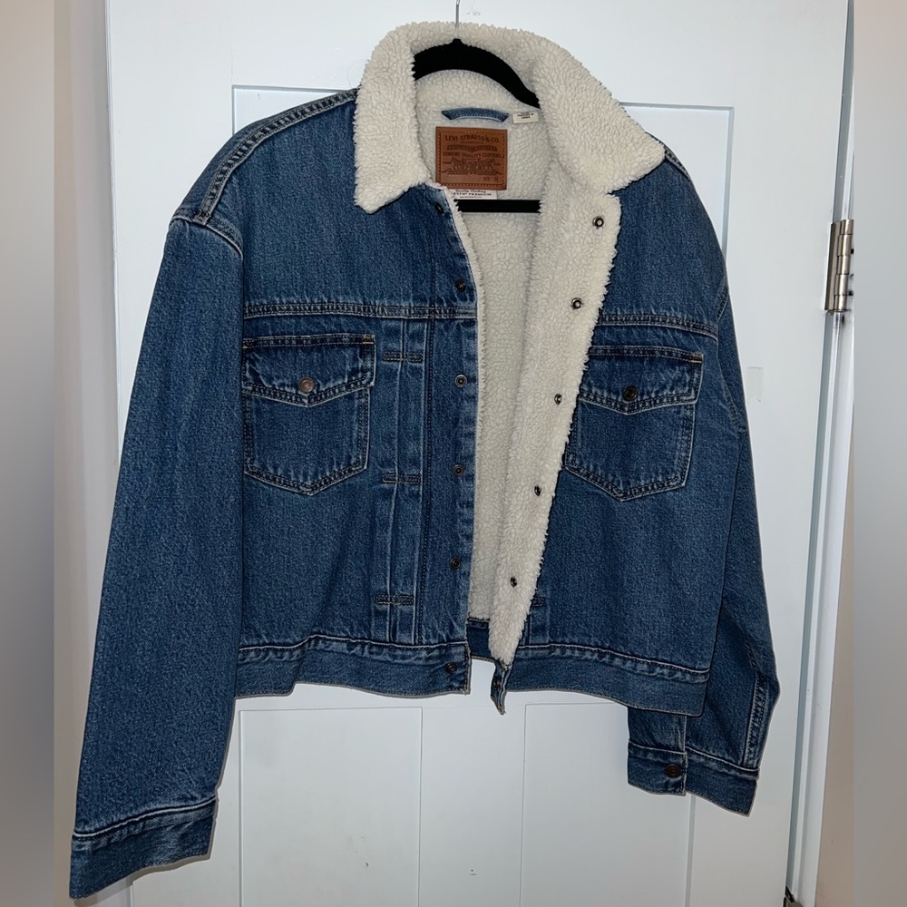 OBO Levi’s HERITAGE SHERPA TRUCKER JACKET, size medium